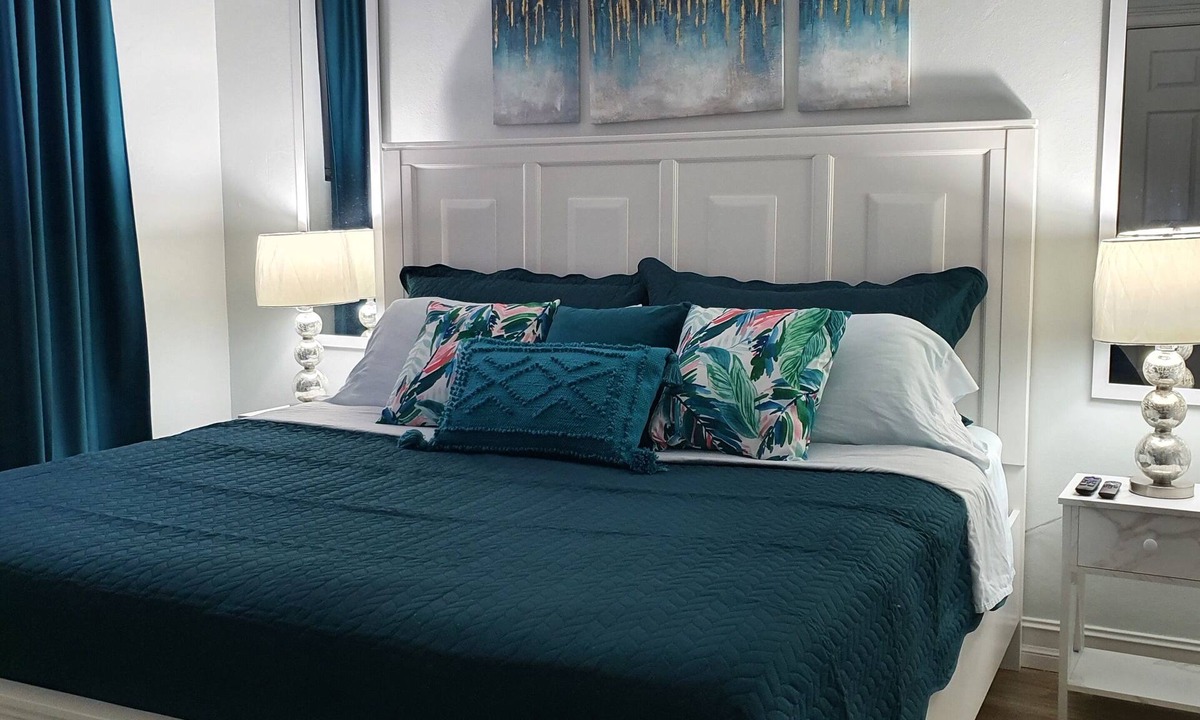 Coral Harbour Apartment | Beautiful 1 Bed 1 Bath Apartment with pool and with walking distance to beach