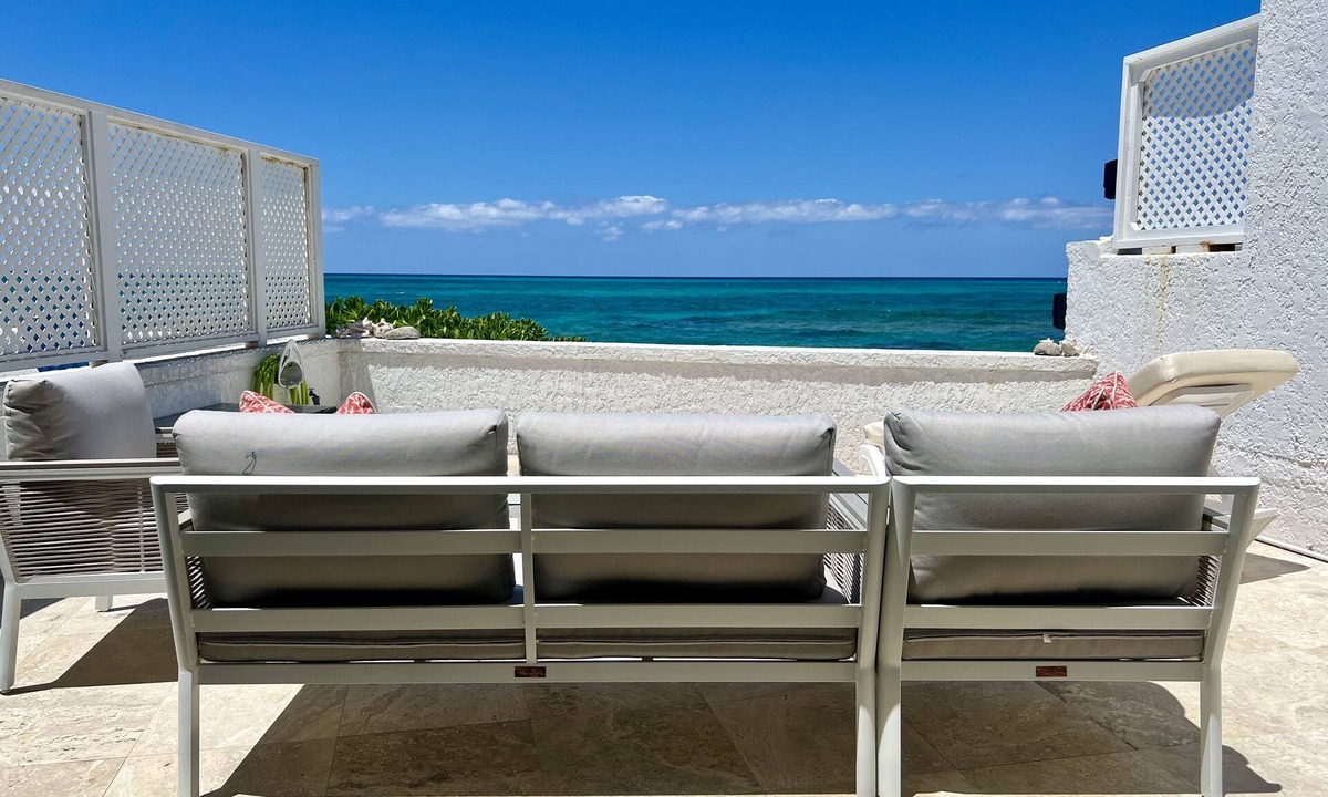 Nassau House | Beautiful townhouse overlooking the ocean in safe private community .