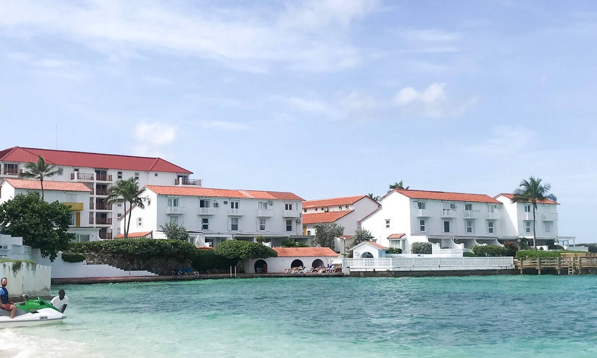 Nassau House | Delaporte Point Near waterpark Private Beach!