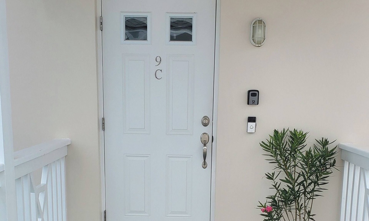 Palm Cay Apartment | Sea Biscuit- Beachfront Community with Pool and Restaurant