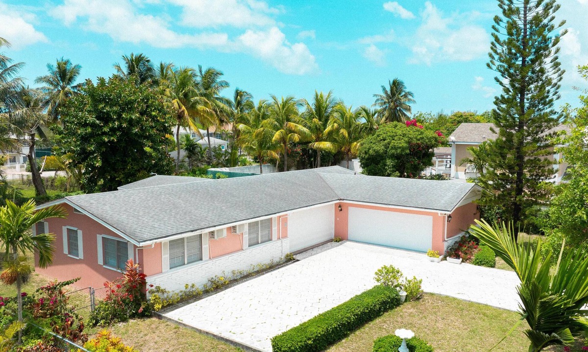 Westward Villas Subdivision House | Three bed two bath located in beautiful Nassau Bahamas