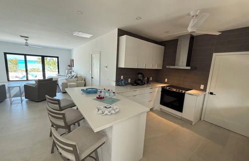 Jimmy Hill Villa | Beyond Blue Exuma, Beachfront Luxury Villa with Pool and Pickleball