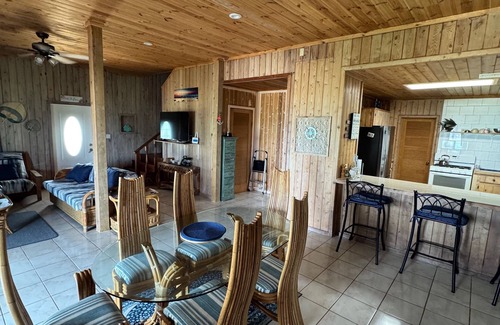 Jimmy Hill House | The Cedar Beach House – Exuma Escape w/Private Beach & Tour Options