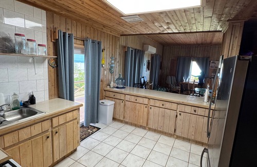 Jimmy Hill House | The Cedar Beach House – Exuma Escape w/Private Beach & Tour Options