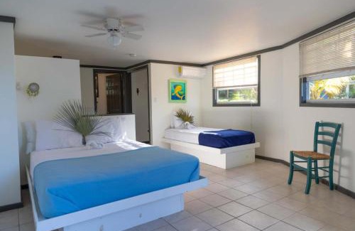Rainbow Bay Hotel | The Sunset Cove and Rainbow Room