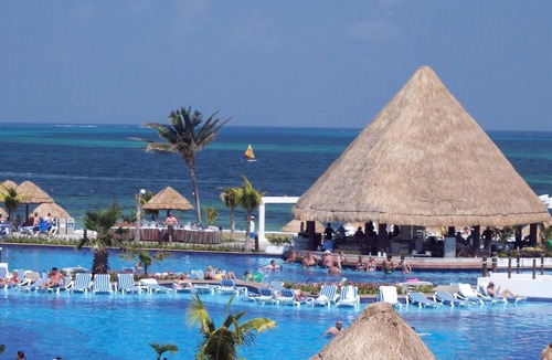 Paradise Island Villa | 1 Bedroom Deluxe Villa Sleeps 4