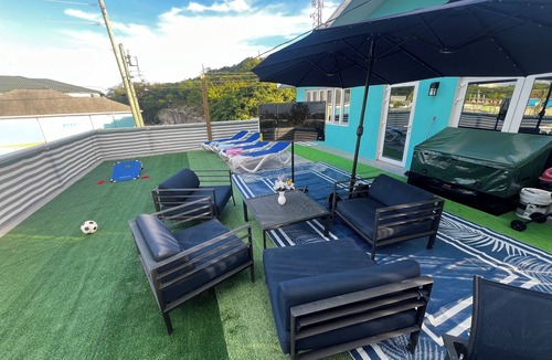 George Town Condo | “All Decked Out” steps from the Water Taxi