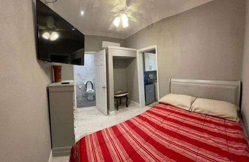 Coral Harbour House | Beautiful One Bedroom Privat Guest House