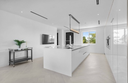 Palm Cay Condo | New Luxury Waterfront Condo, Palm Cay, The Bahamas