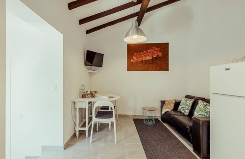 Alges House | Nice flat with small shared pool