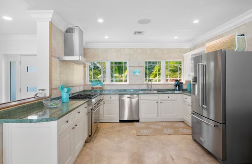 Great Exuma House | OCEANFRONT, with spectacular infinity pool on Tar Bay. An Exuma paradise.