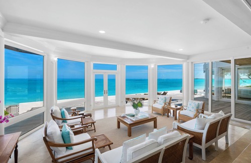 Great Exuma House | OCEANFRONT, with spectacular infinity pool on Tar Bay. An Exuma paradise.