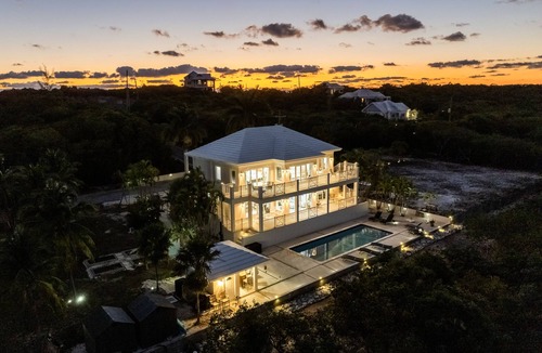 Jimmy Hill Villa | Palm Sooie-*Renovated* 5/5.5 bdrm/bath private Villa w/ocean views & large pool!