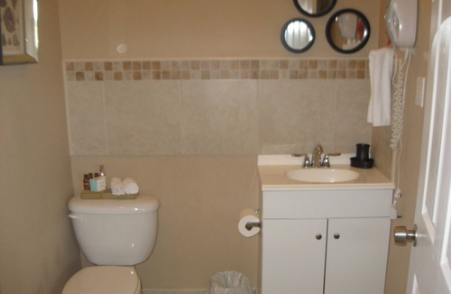 Andros Town Cottage | Rolle's Place Cabanas/Fresh Creek Newest Property on Andros! WiFi
