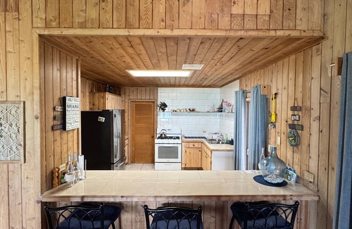 Jimmy Hill House | The Cedar Beach House – Exuma Escape w/Private Beach & Tour Options
