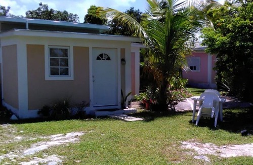 Jimmy Hill Cottage | The Colonial Rental Suite, Moss Town Exuma
