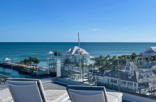 Palm Cay Apartment | The Manatee Villa