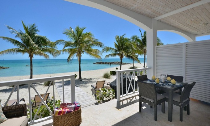 Palm Cay Villa | Villa Palmas, A Private Villa On The Beach