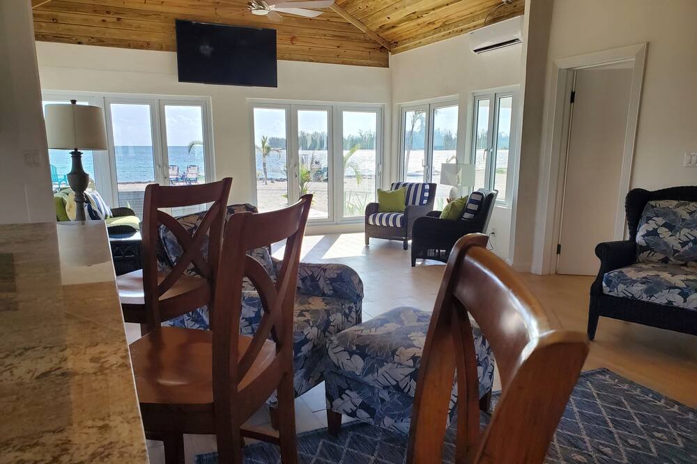 Photo of Livingroom in Morgan's Bluff