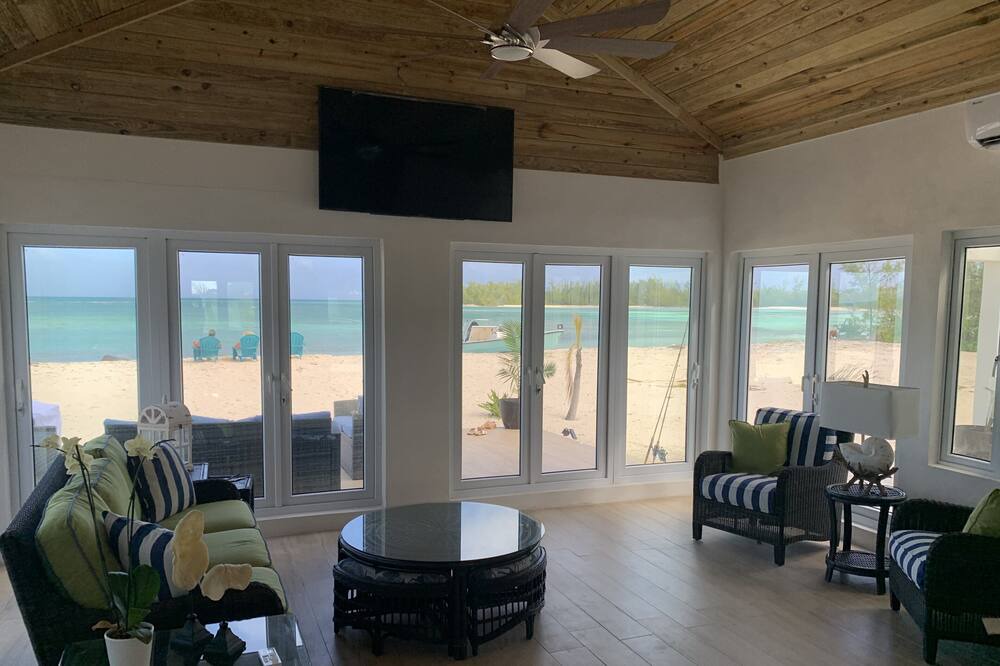 Photo of Livingroom in Morgan's Bluff