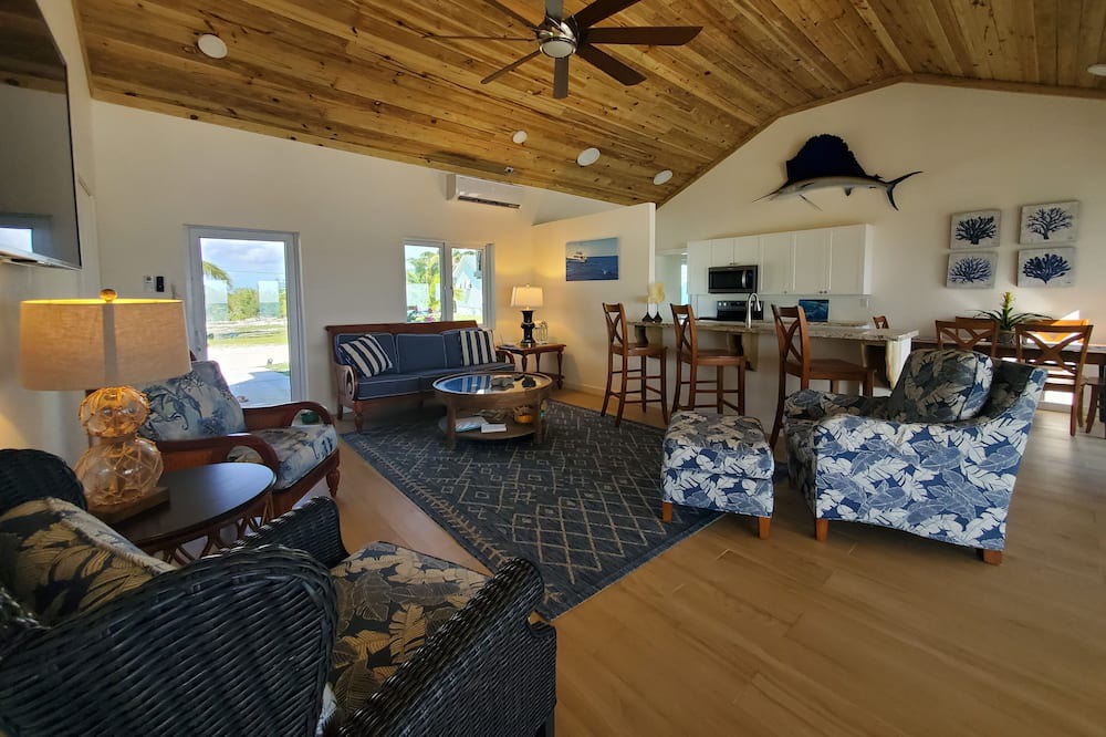 Photo of Livingroom in Morgan's Bluff