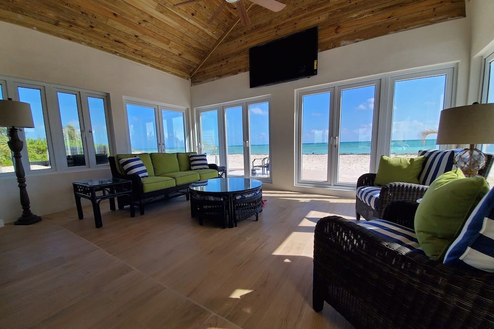Photo of Livingroom in Morgan's Bluff