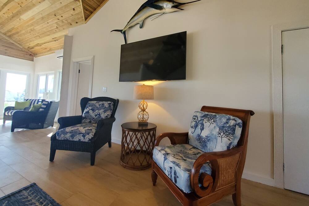 Photo of Livingroom in Morgan's Bluff